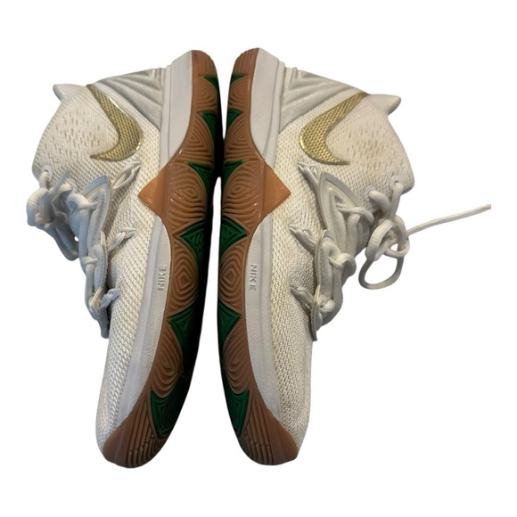 Nike Kyrie 5 GS basketball shoes. Boys size 5 White with Metallic Gold Swoosh - Picture 5 of 9